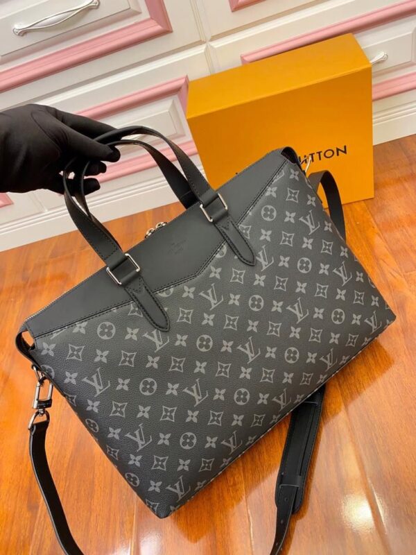 Louis Viutton Pallas Bag