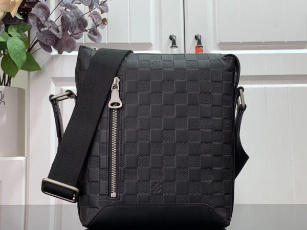 Louis Vuitton MESSENGER